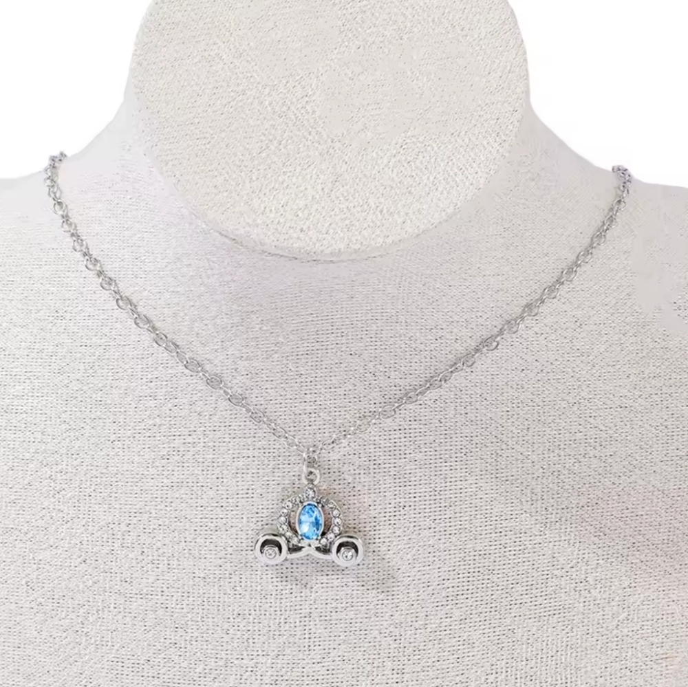 Elegant Silver Necklace with Blue Gemstone